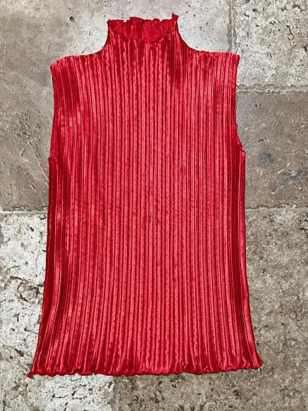 Vintage Claudia Richard Red Pleated Mock Neck Sleeveless Top